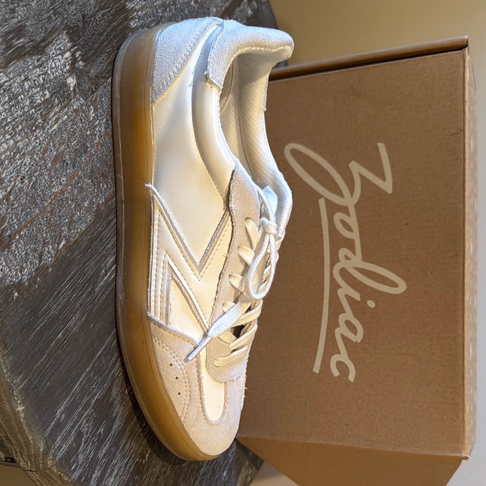 Zodiac White and Gray Retro Sneakers with Gum Soles - Picture 5 of 10